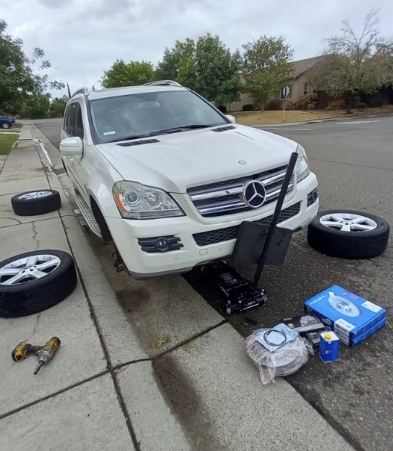 showing mobile mechanic Long Beach, CA